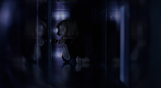 Scully crawls through an air duct.
